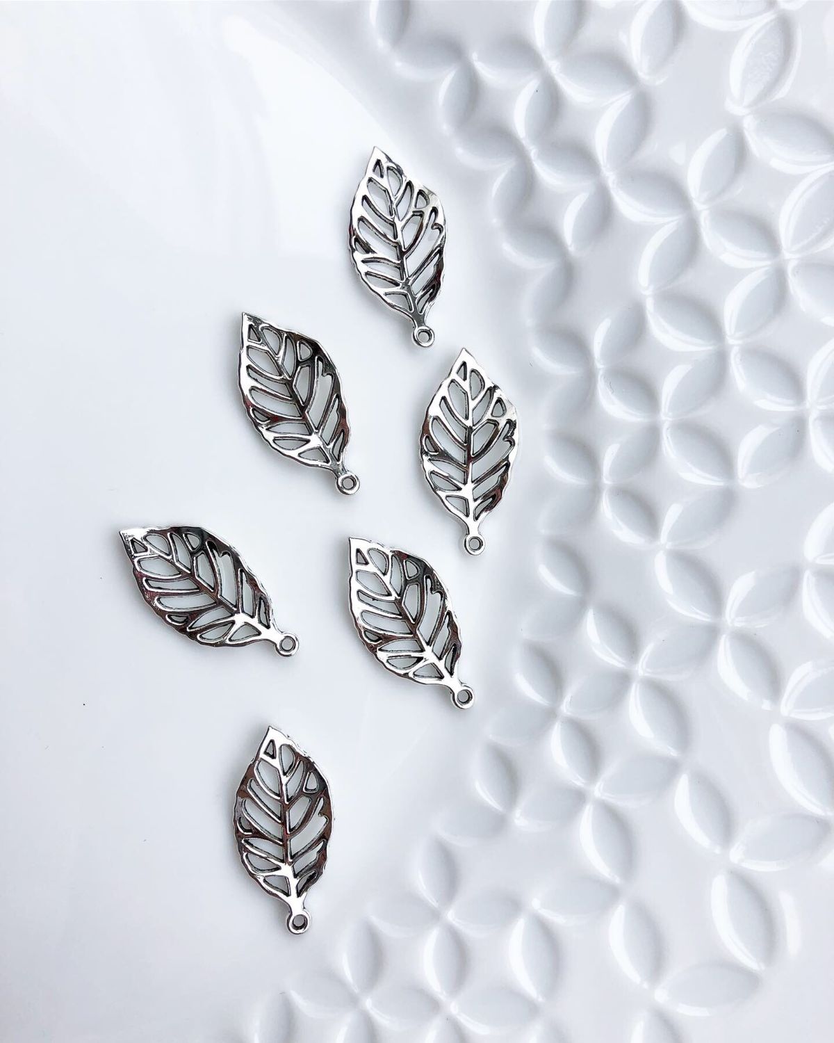 металлизированные листочки. листочки из металла. листочки из металла. заколка из серебра листик. листья из металла.
