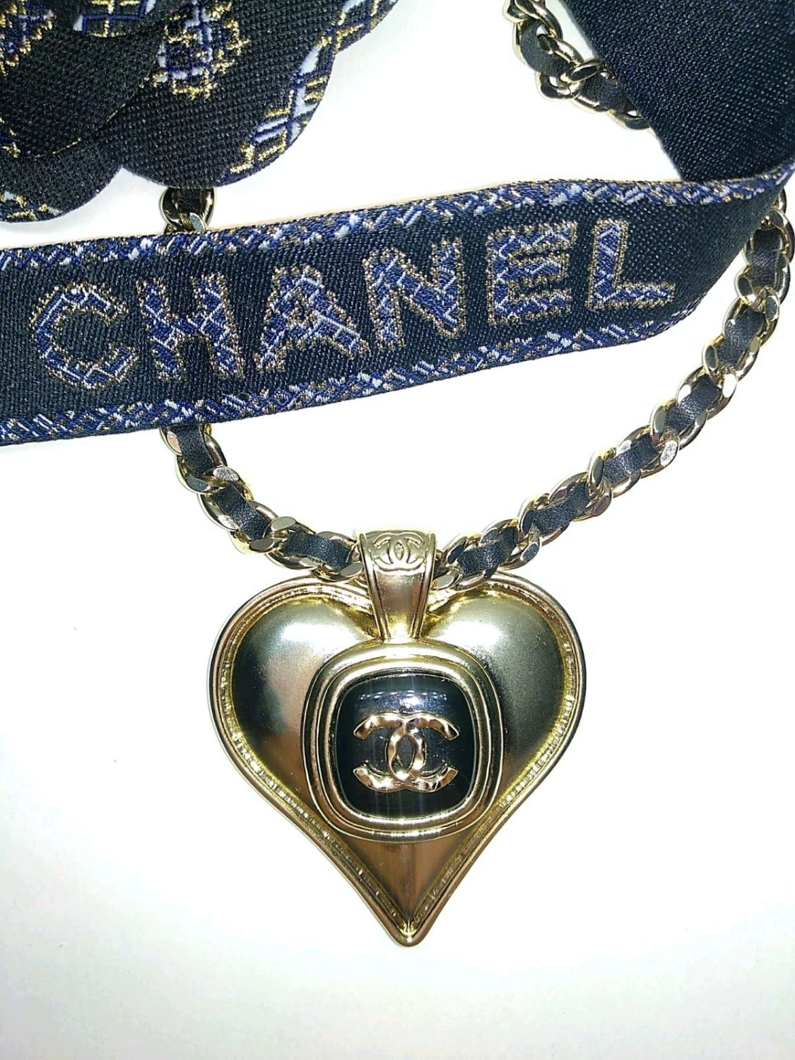 Винтаж: Колье Chanel Сердце на цепочке с кожей. Колье Шанель сердце купить  в интернет-магазине Ярмарка Мастеров по цене 39800 ₽ – QLGEMRU | Колье  винтажные, Москва - доставка по России