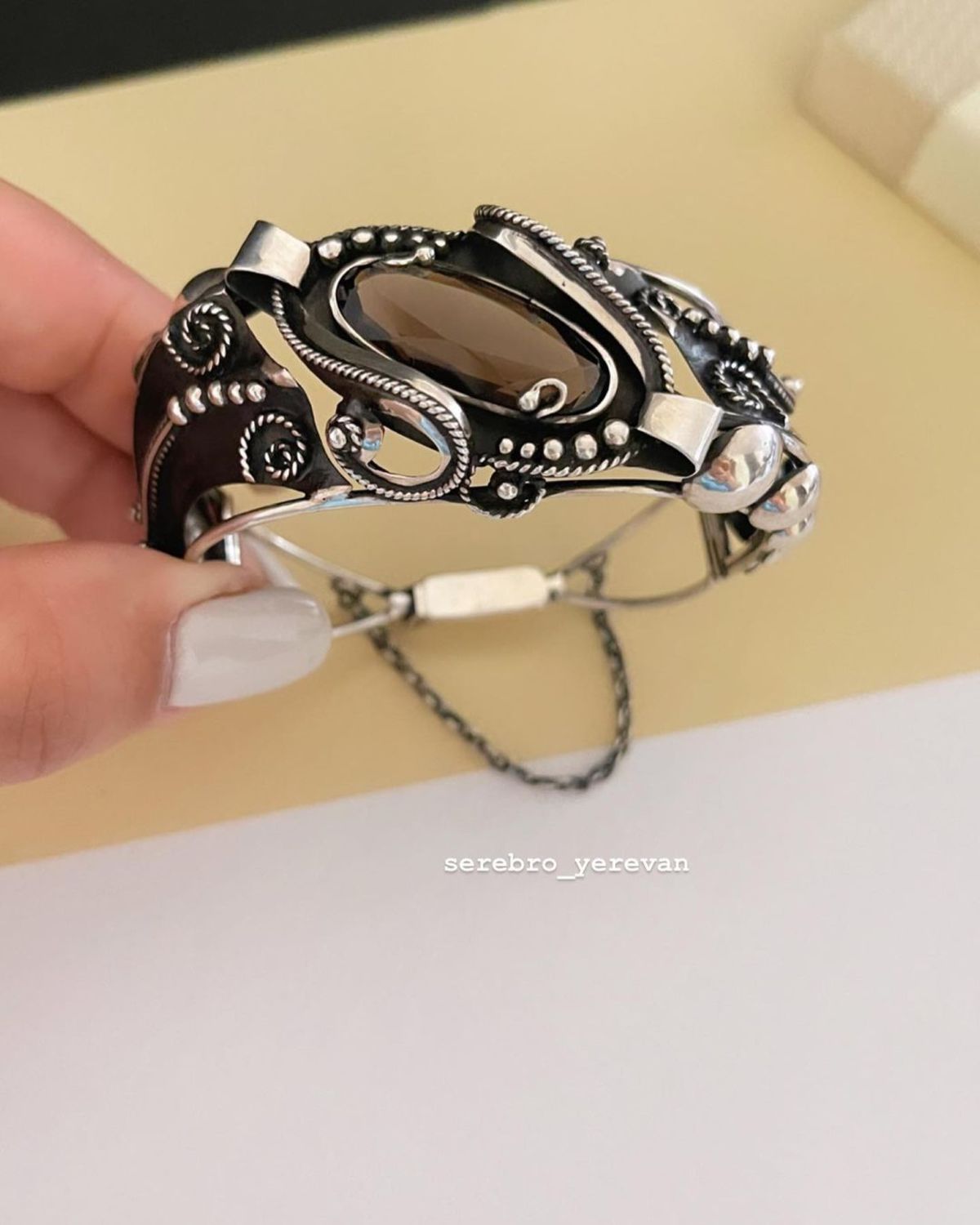 Серебряный браслет ручной работы с камнем обсидиан в интернет-магазине ...