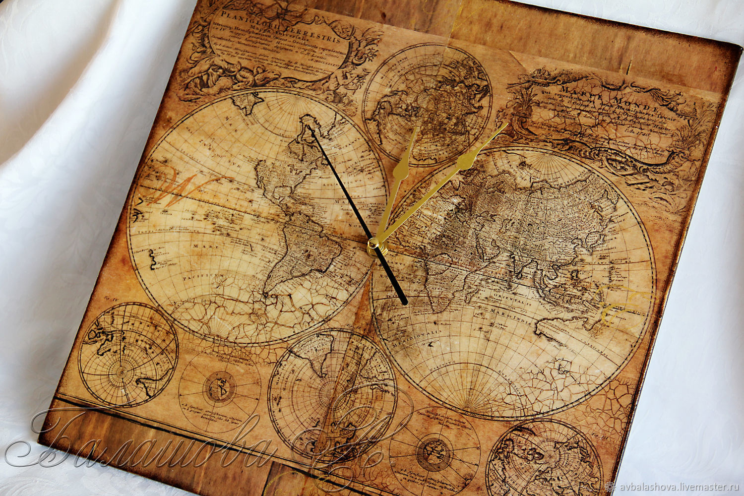 Антикварные карты магазин. Часы в старинном стиле путешествия. Декупаж карты старинные. Часы со старинной картой. Карта на холсте Старая.
