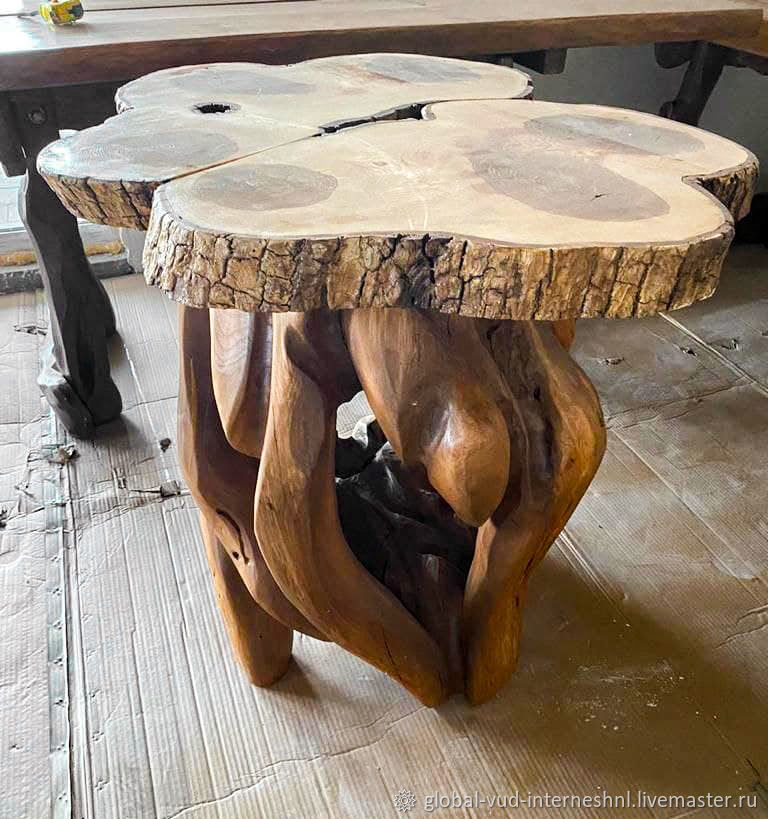 Стол обеденный из массива дерева ручной работы