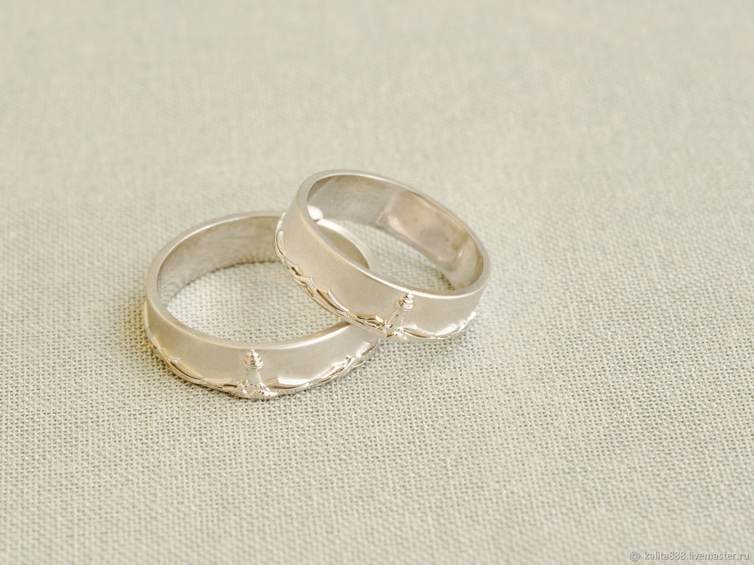 Необычные кольца из белого золота