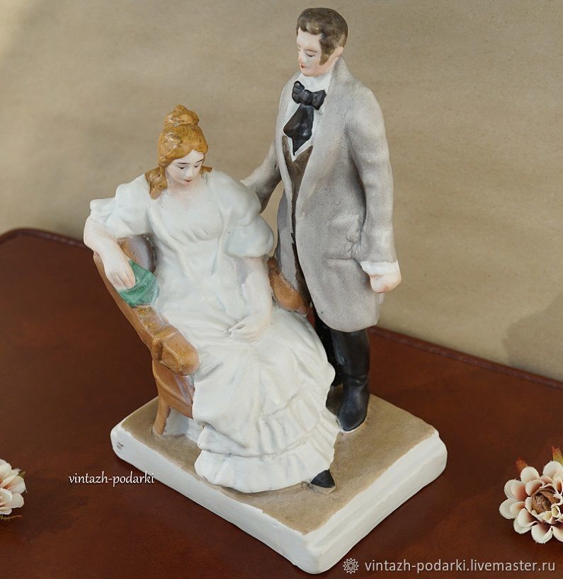 статуэтка норцов в роли онегина. статуэтка евгений онегин и татьяна ларина фарфор. статуэтка онегина. фигурка онегин и татьяна артель керамик. статуэтка онегина.