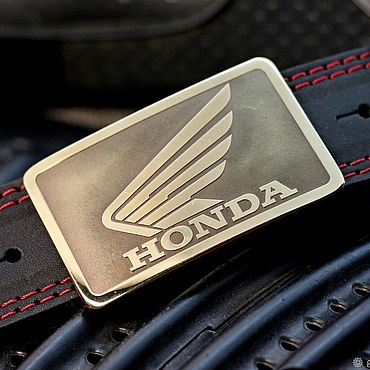 Ярмарка Мастеров - ручная работа Кожаный ремень с латунной пряжкой «Honda». Handmade.