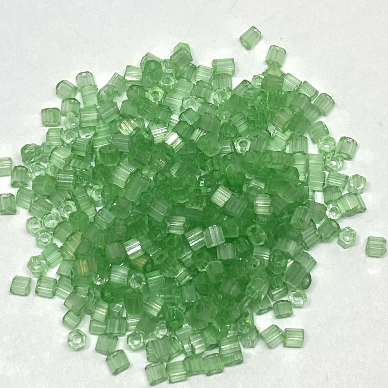 рубка бисер. 50060 бисер чехия цвет. алиэкспресс стеклярус зеленый рубка7мм. зеленая рубка. рубка бисер.