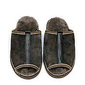Обувь ручной работы handmade. Livemaster - original item Men`s Slippers made of natural fur and suede. Handmade.