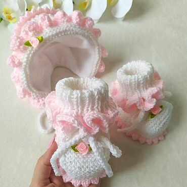 Одежда детская ручной работы. Ярмарка Мастеров - ручная работа Комплект шапочка и пинетки для девочки. Комплект на выписку.. Handmade.