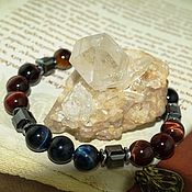 Bracelet and earrings made of natural stones 
