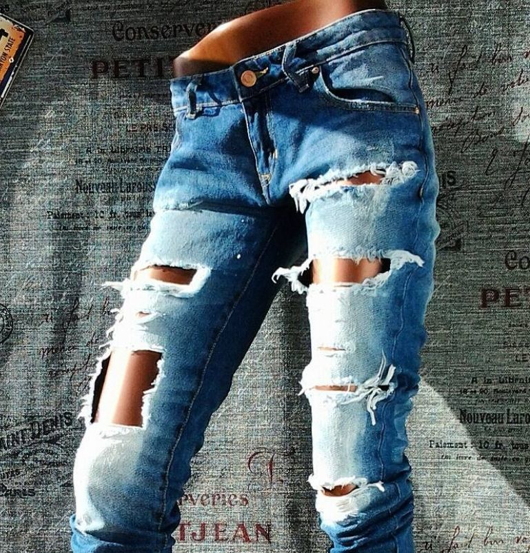 Рваные джинсы опасны в жару (20 фото)