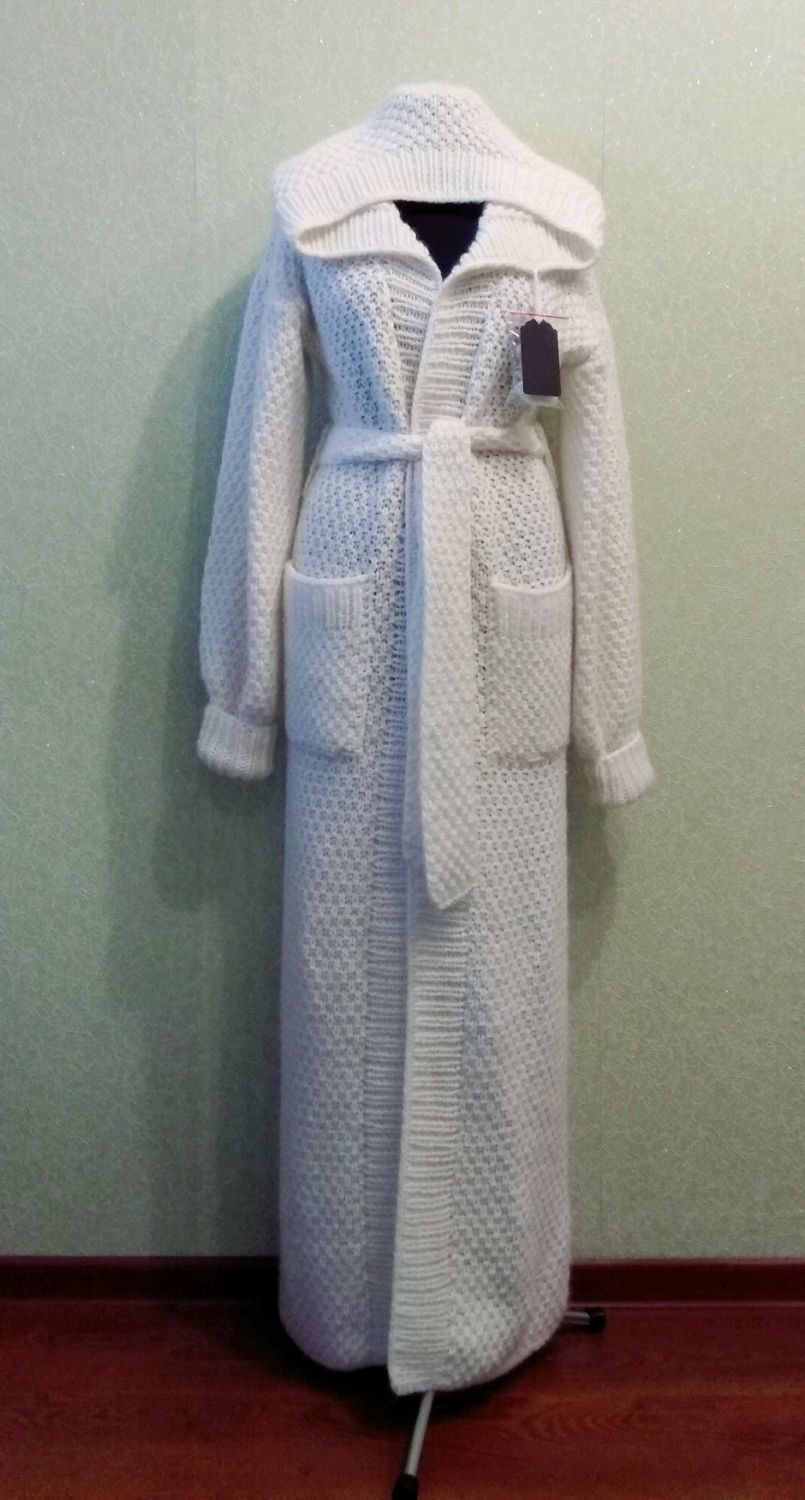 Пальто вязаное белое