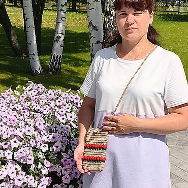 Сумки ручной работы. Ярмарка Мастеров - ручная работа Вязаная сумка для телефона с цветами. Handmade.