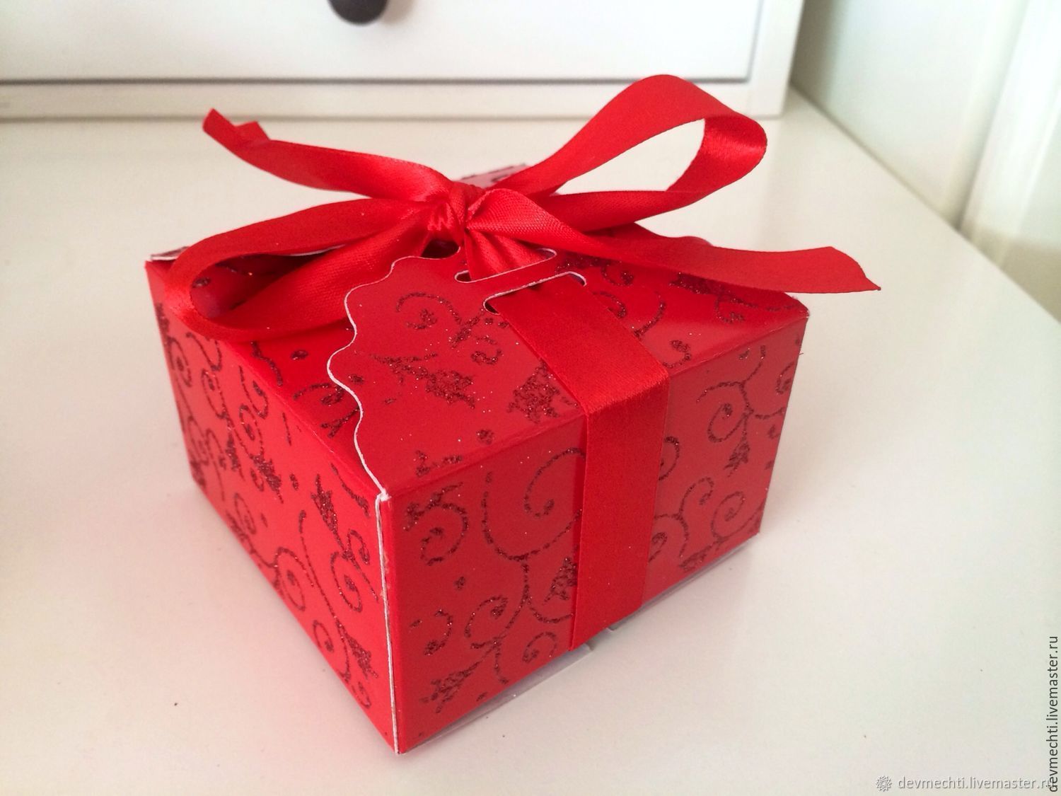 Купить коробки в иваново. Красивые коробочки для подарков. Красивые подарочные коробки. Красивая коробка для подарка. Большие подарочные коробки.