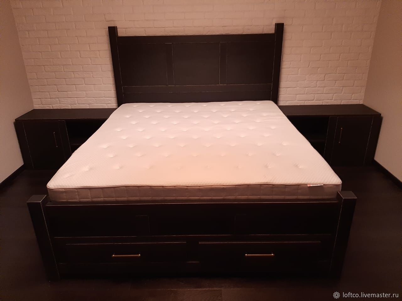 Шкаф продан могу предложить никелированную кровать с тумбочкой
