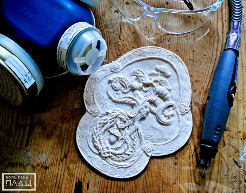 Работа над эмблемой для книги 