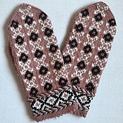 Женские вязаные перчатки ручной работы с орнаментом