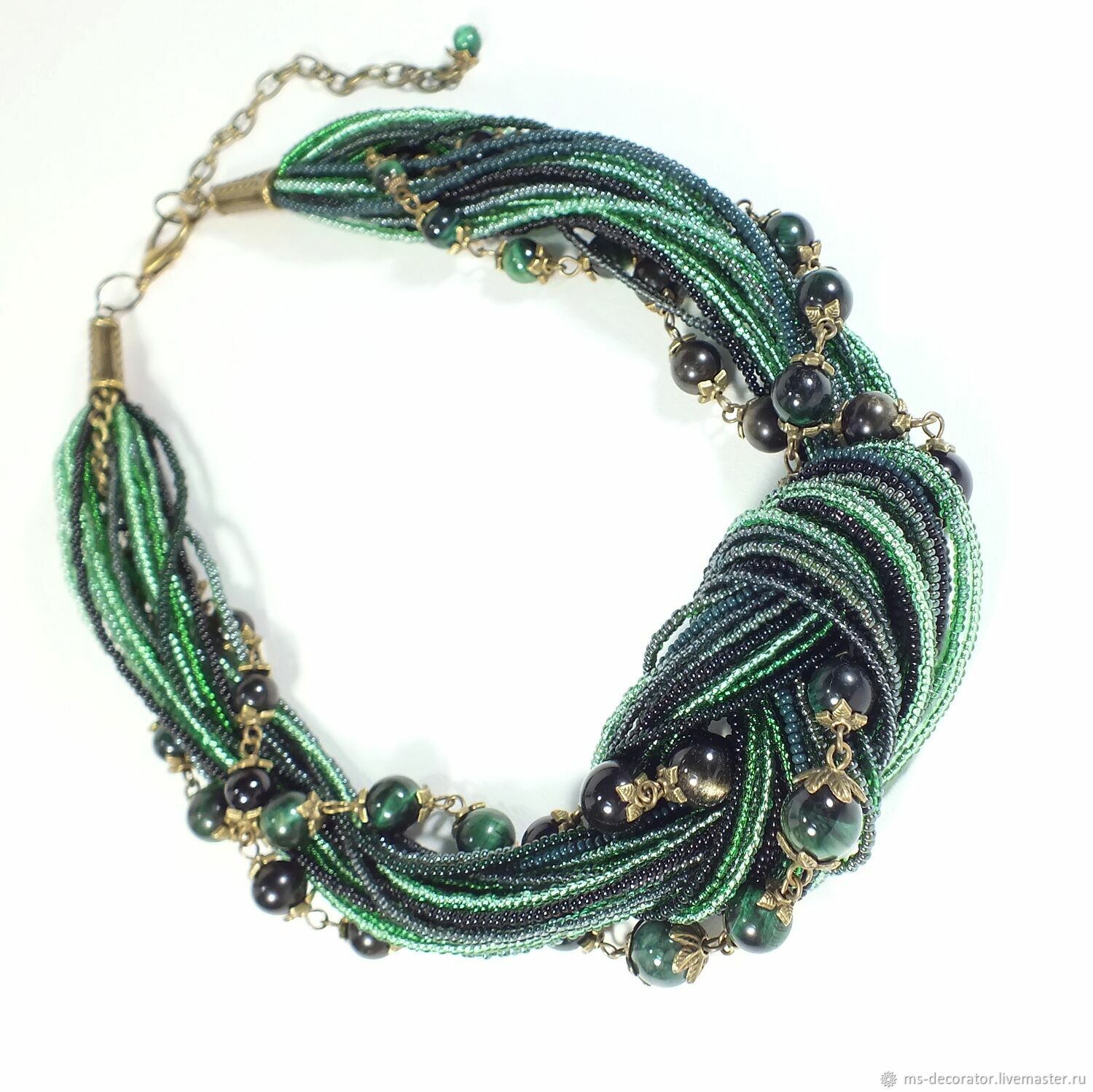Фото готового ожерелья 'Изумрудный город' и необходимых материалов