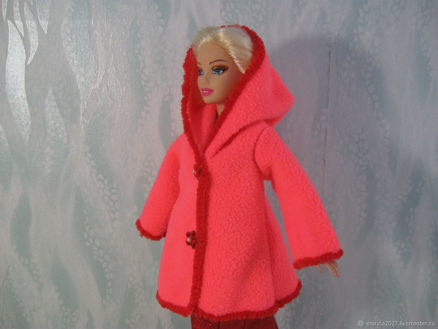 Барби в пальто