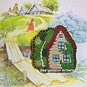 Brooch knit embroidered Old house. Rose garden