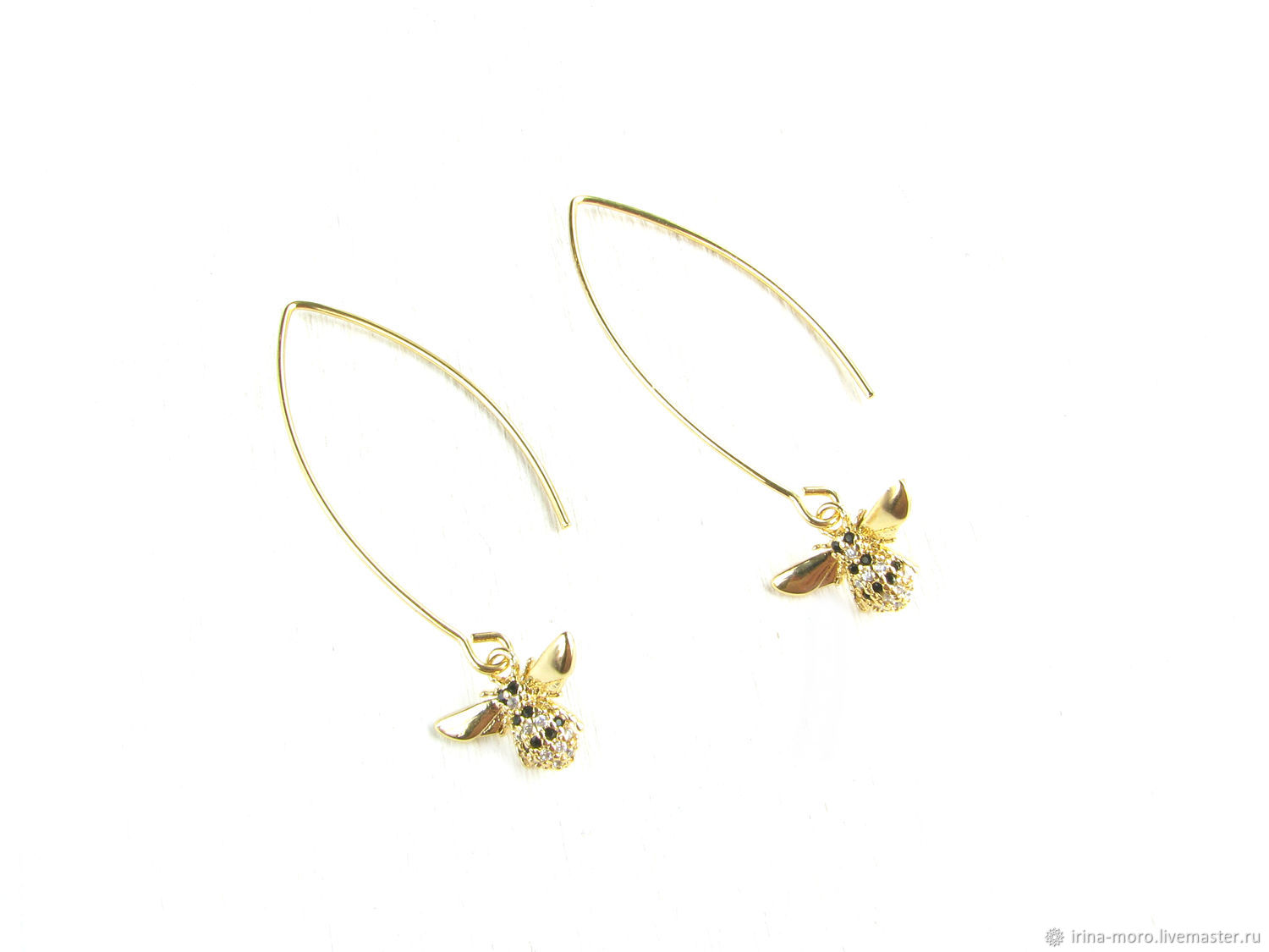 Long gold earrings \