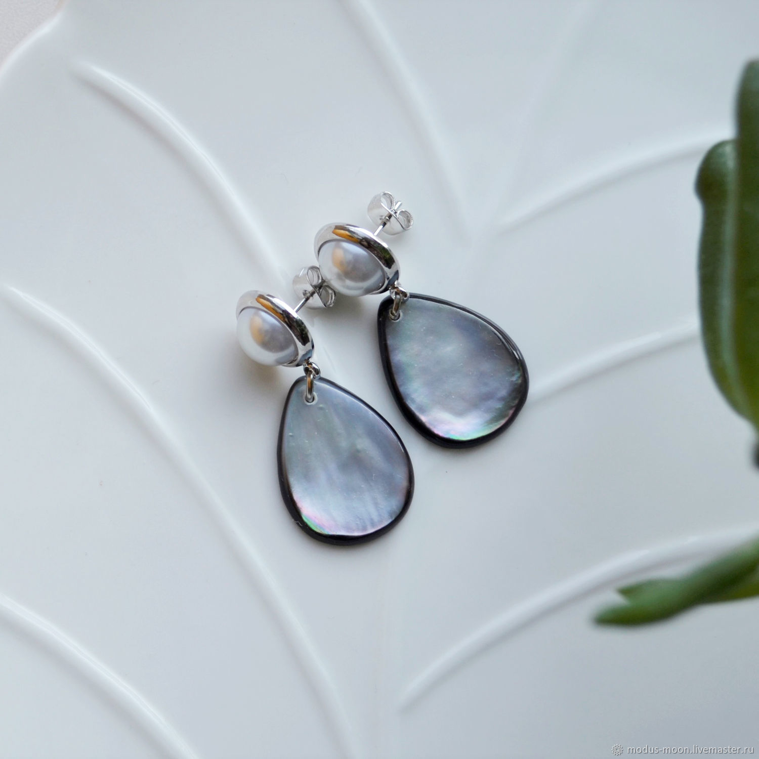 Bulgari пусеты серебро перламутр. Aquamarine jewelry серьги серебро 925 родированные. серьги пусеты ти сенто с перламутром. пусеты с перламутром из золота 585. серьги пусеты с перламутром.