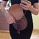 Коричневая круглая сумочка-кисет из толстой кожи. Классическая сумка. Эльвира Коноплева. Ярмарка Мастеров.  Фото №5