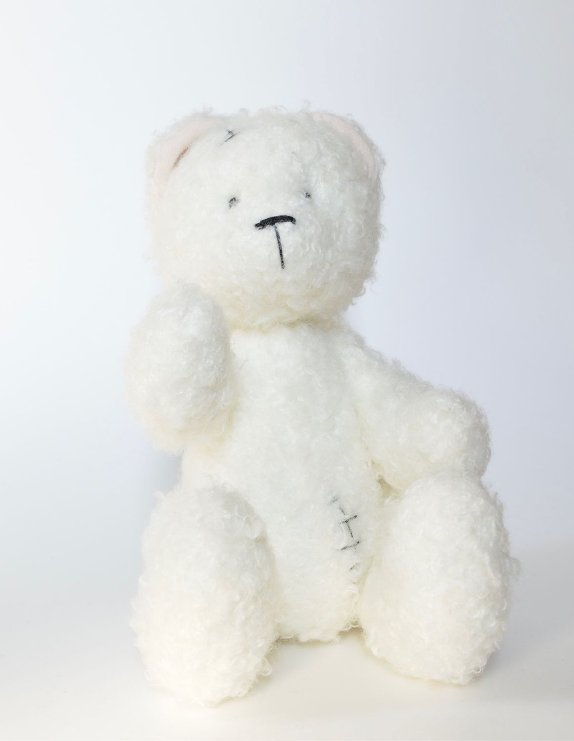 плюшевый белый медвежонок. мишки в стиле тедди. тедди белый. плюшевый мишка белый. тедди белый.