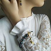 Bracelet made of rose quartz and jade.Stone flower