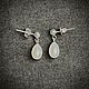 Серьги - пусеты с подвеской из жемчуга. Серьги классические. OM Jewelry. Интернет-магазин Ярмарка Мастеров.  Фото №2