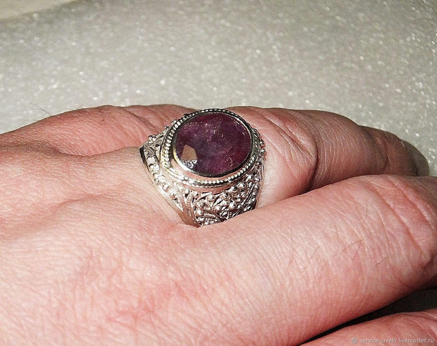 Авито кольцо мужское. Перстень Луи филигрань с камнем. Перстень шаха Ирана. Древний перстень зернь. Старинные кольца.