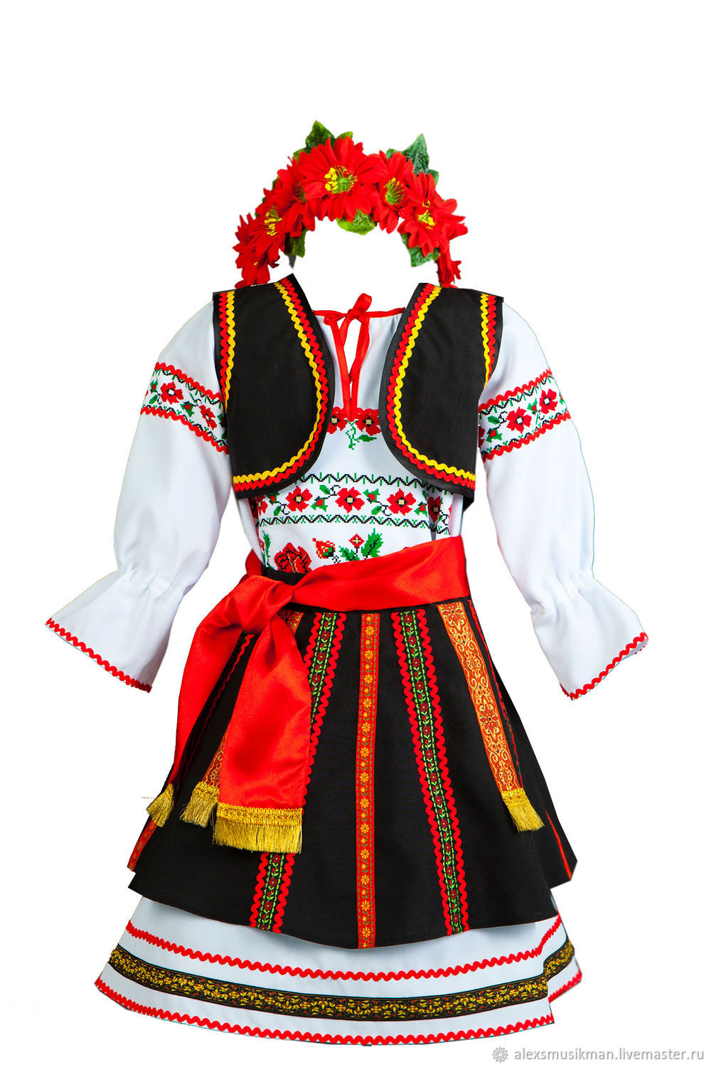 Национальный наряд молдаванки (32 фото)