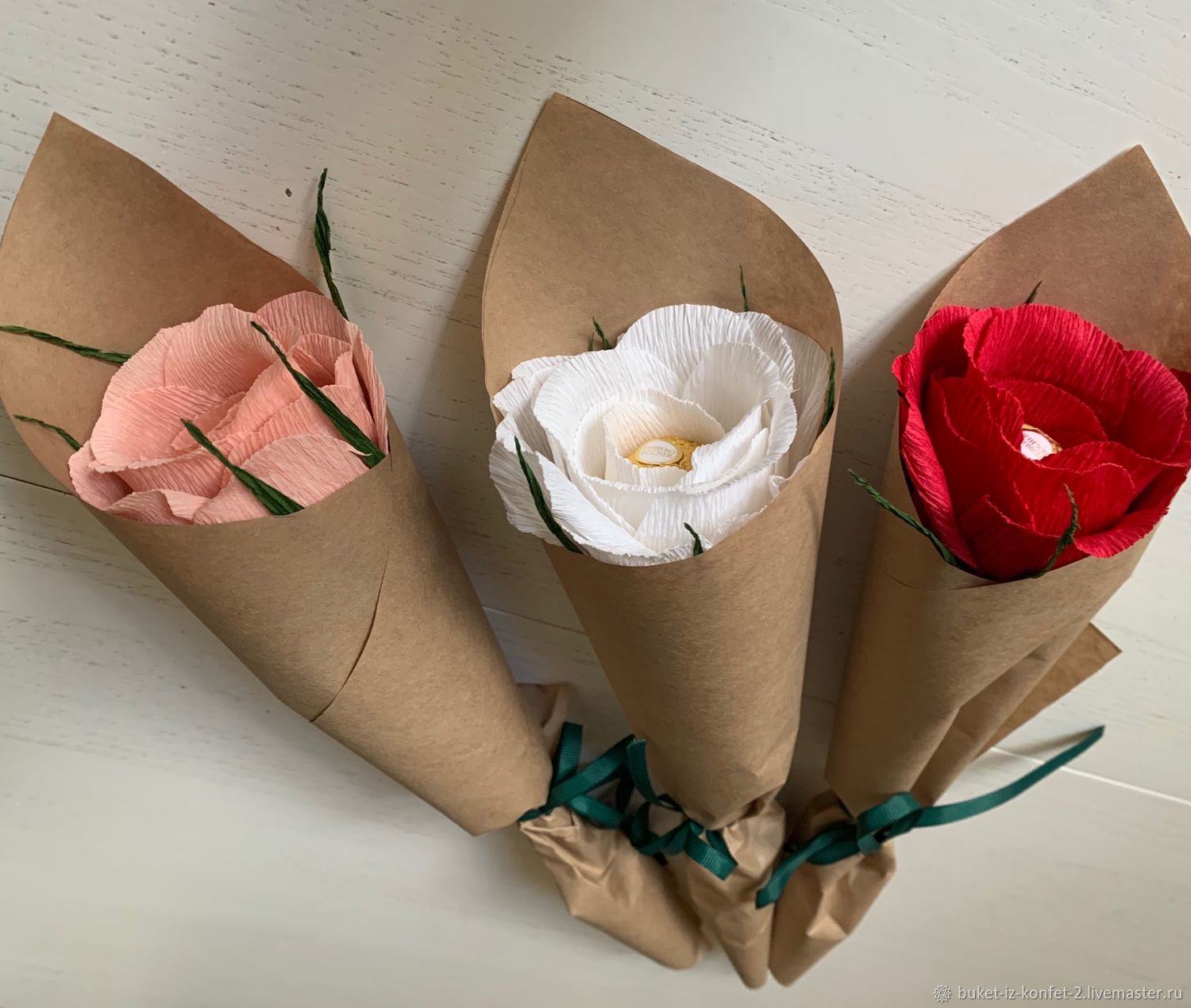 Упаковка цветов в гофрированную бумагу