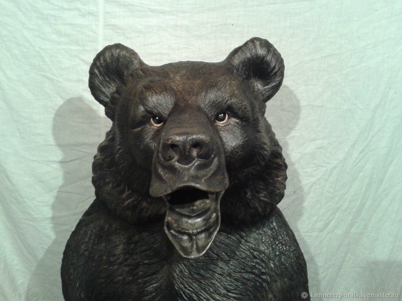 Bear stone. Медведь из камня. Мишка из камней. Медведи из камней Урала. Сувениры из камня медведь Урал.