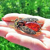Украшения handmade. Livemaster - original item Escarabajo insectos ámbar broche decoración de moda para el regalo de las mujeres. Handmade.