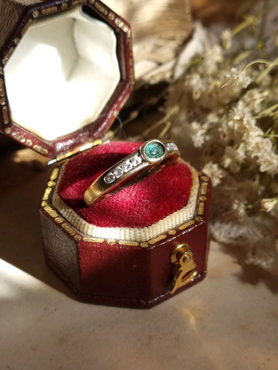 Винтаж: Размер 15.8.Лазурное винтажное золотое кольцо с изумрудом и ...