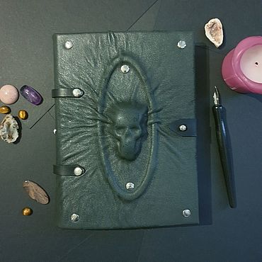 Канцелярские товары ручной работы. Ярмарка Мастеров - ручная работа Блокнот с черепом А5. Handmade.