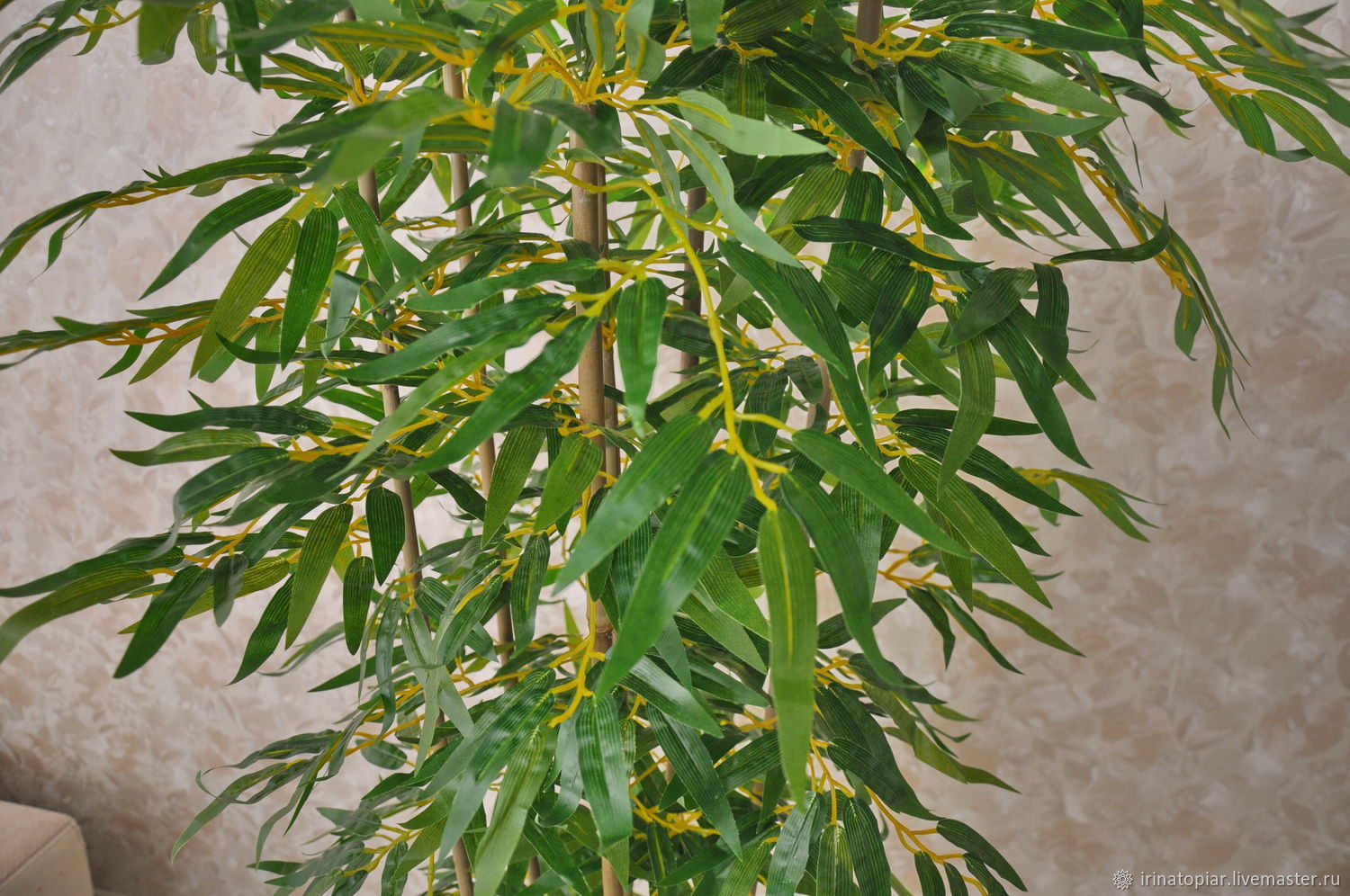 Искусственное дерево из листьев бамбука