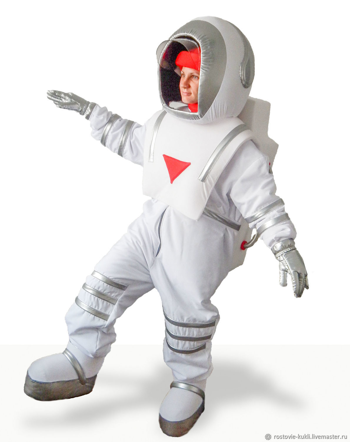 Сделать костюм космонавта своими руками для ребенка. Костюм Космонавта. Карнавальный костюм космонавт. Ростовая кукла космонавт. Новогодний костюм Космонавта.