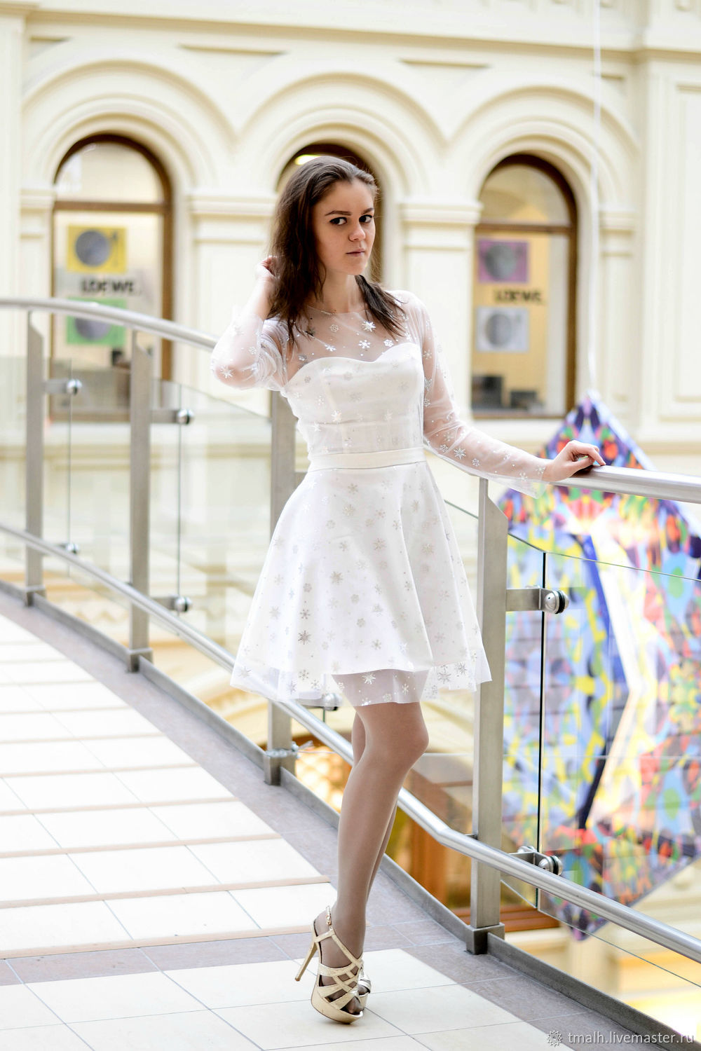Девушка в платье Москва