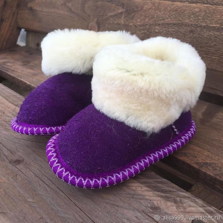 Slippers made of fur sheepskin purple 