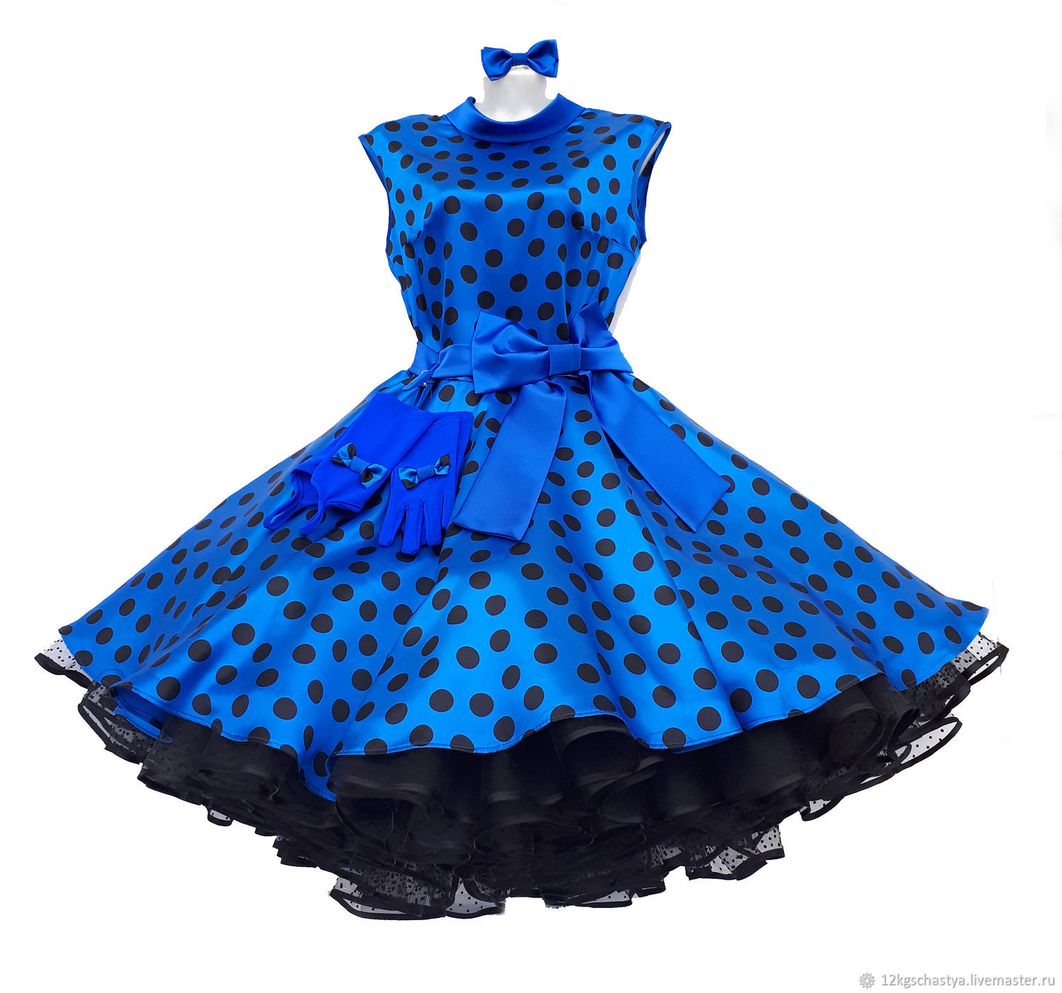 Платье с синим горохом