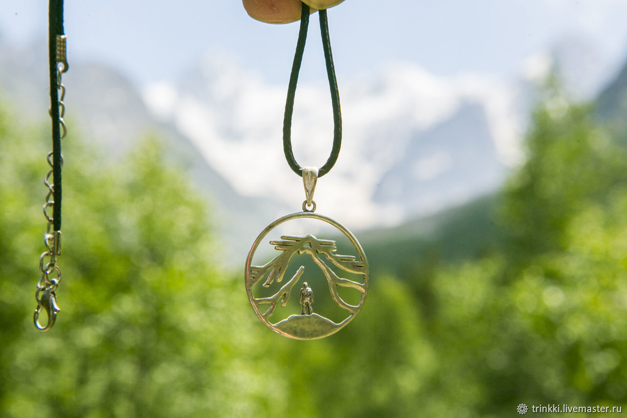 кулон камчатка. кулон горы. подвески про горы. минималистичный кулон. подвеска в виде горы.