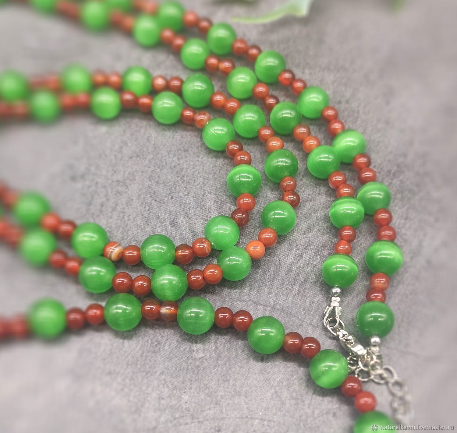 Длинные бусы зеленый кошачий глаз и сердолик купить в интернет-магазине ...