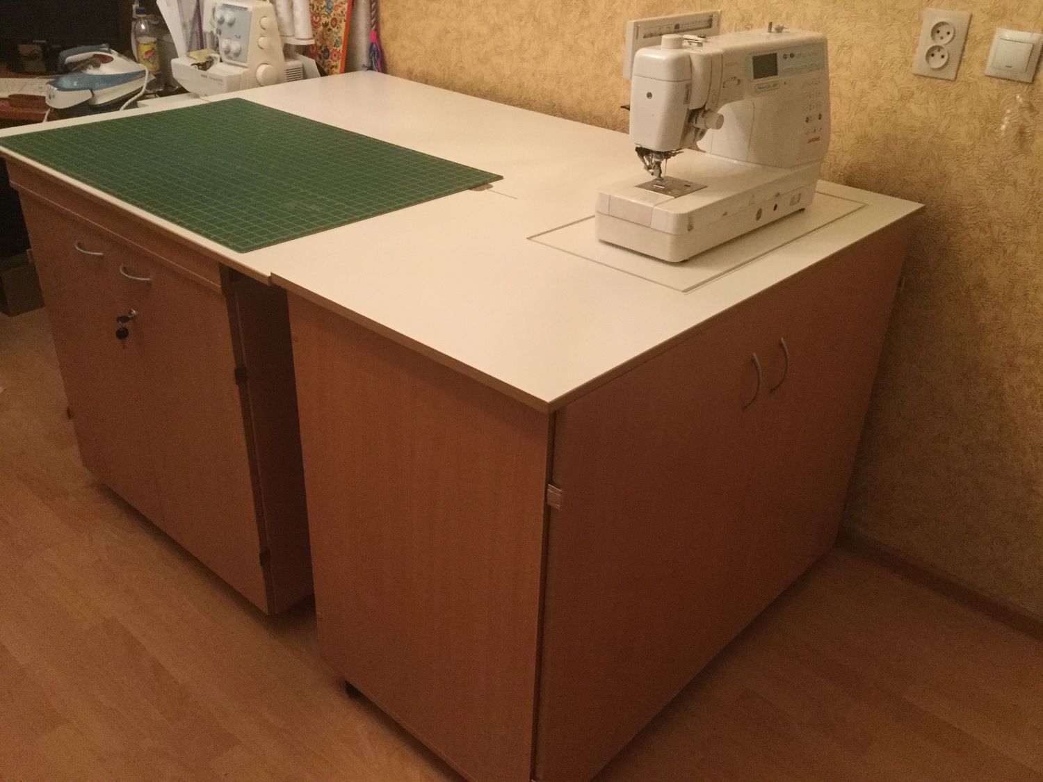 Мое рабочее место, большой раскройный стол