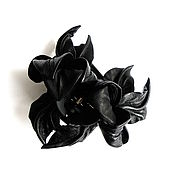Украшения ручной работы. Ярмарка Мастеров - ручная работа CANGREJO con flores pinza de pelo negro orquídea cuero gamuza. Handmade.