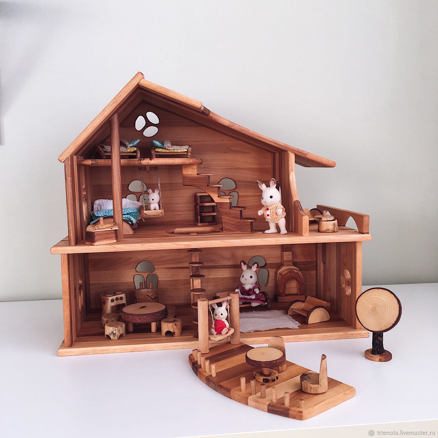 Деревянный кукольный домик с мебелью 3 этажа
