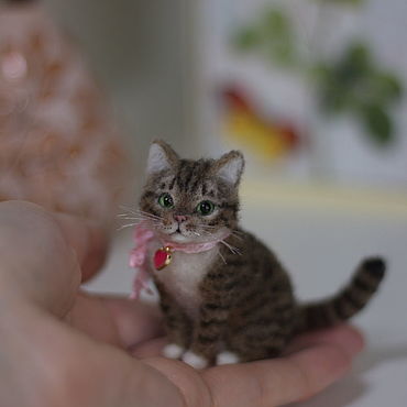Полосатый котик. Войлочная игрушка. Миниатюра. Работа по фото питомца. . Куклы и игрушки ручной работы - Ярмарка Мастеров Куклы и игрушки ручной работы. Ярмарка Мастеров - ручная работа Полосатый котик. Войлочная игрушка. Миниатюра. Работа по фото питомца. Handmade.
