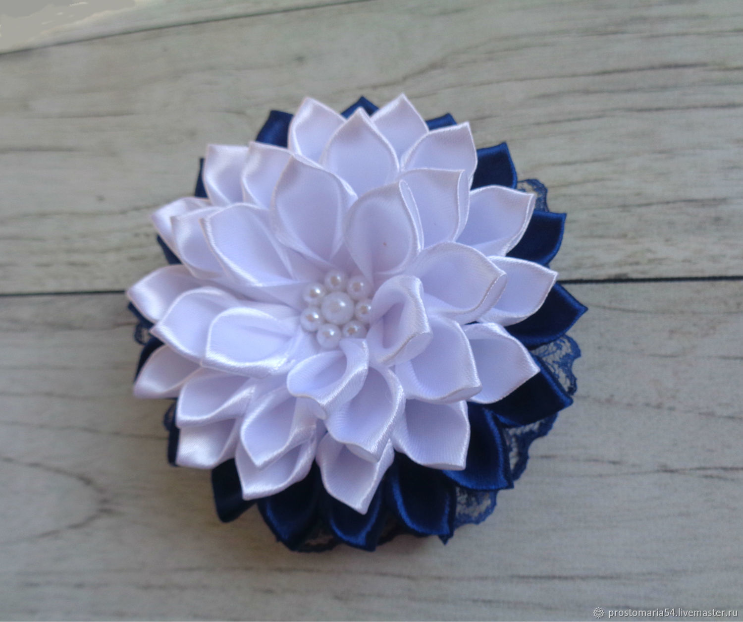 Школьные банты канзаши. Красивые бантики канзаши. Банты канзаши. Школьные банты из атласных лент. Банты в школу.