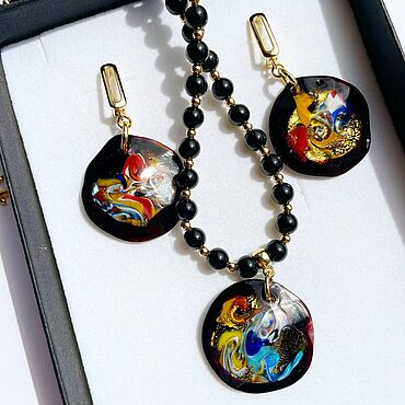 Куклы и игрушки ручной работы. Ярмарка Мастеров - ручная работа Кулон из муранского стекла и черного оникса Арлекино. Handmade.