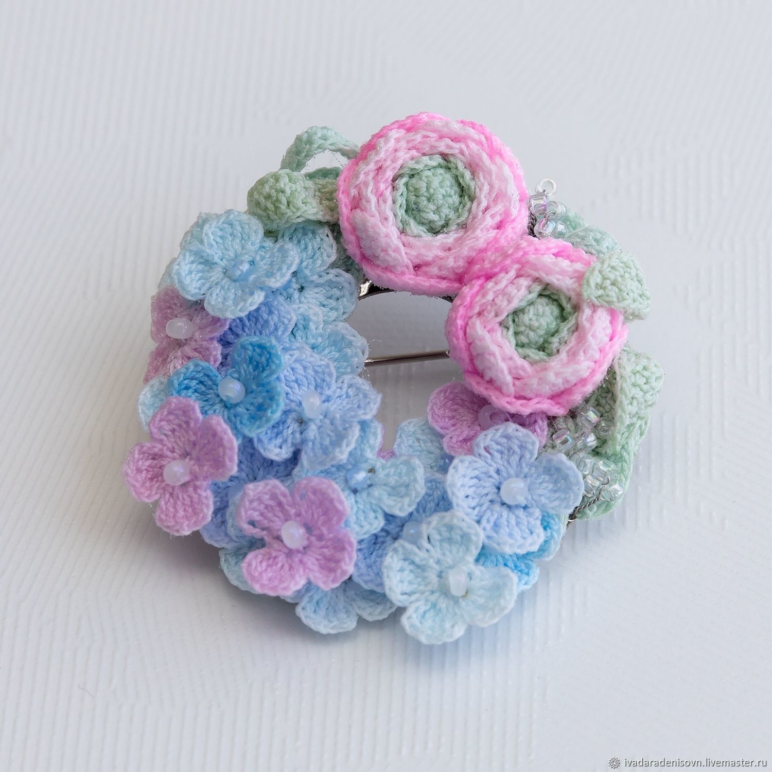 Как связать крючком 7 великолепных цветов… Для украшения свитера или шапки!