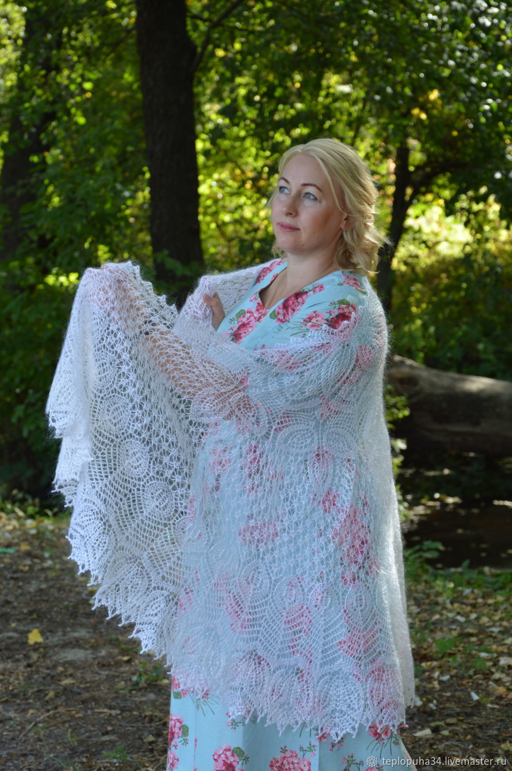 Шали: Ажурная пуховая шаль "Таёжная сказка" ручная работа купить в интернет-магазине Ярмарка Мастеров по цене 9000 ₽ – MCA6YRU, Шали, Урюпинск - доставка по России